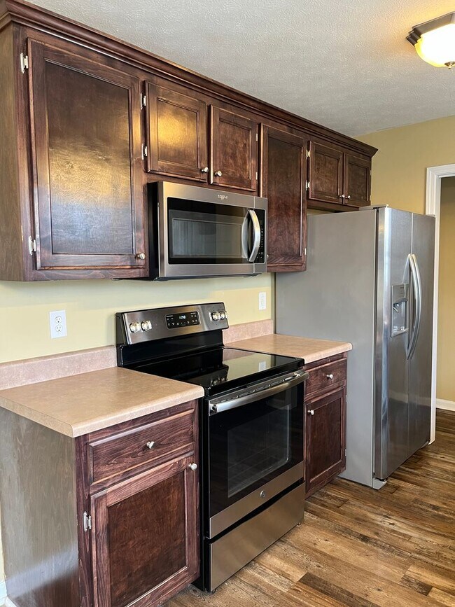 Building Photo - Super Cute Ranch Home with Easy Access to I24