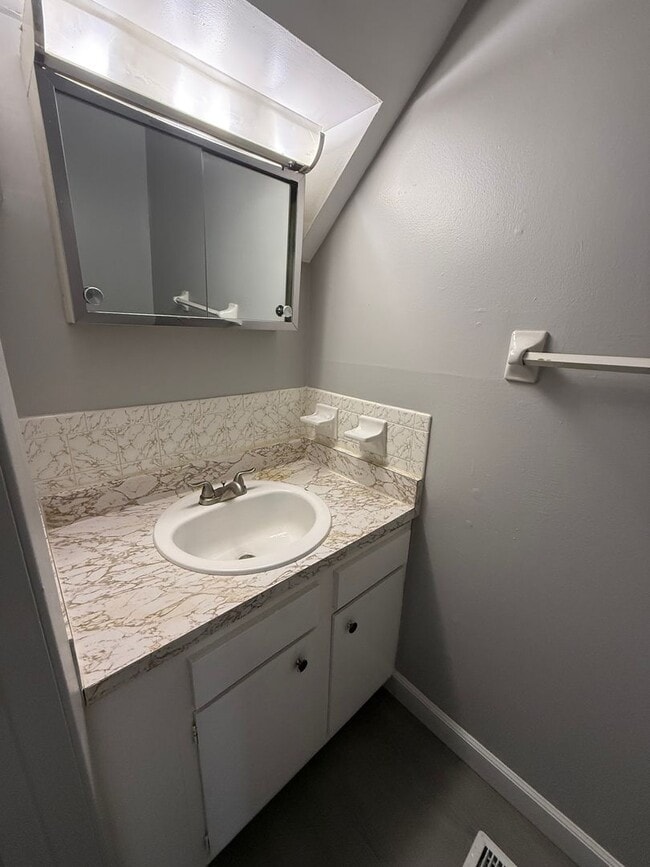 Building Photo - 6820-6826 Emerald Ave