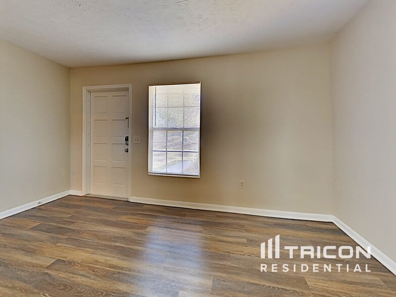 Building Photo - 1201 Windsor Cir