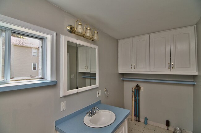 Building Photo - 359 Hanover St