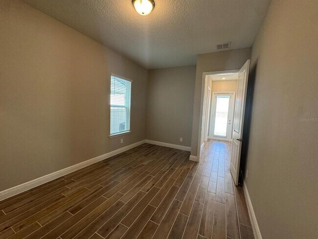 Building Photo - 16405 Silver Brk Wy