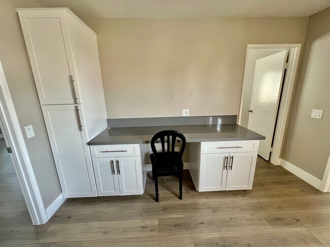 Building Photo - Nice 2 Story Family Home