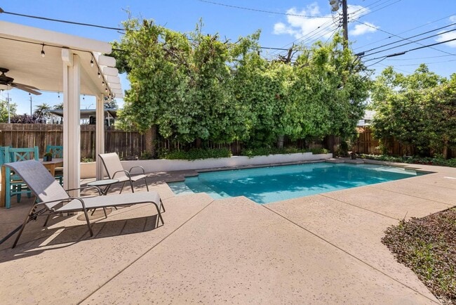 Building Photo - (POOL!) 3 bed/2 bath - 1935 Spanish Coloni...