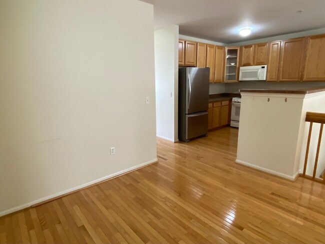 Building Photo - 1045 Maiden Ln