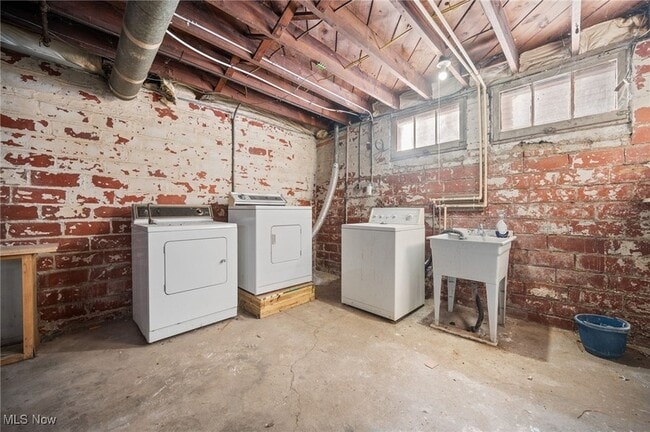 Building Photo - 2258 Northland Ave