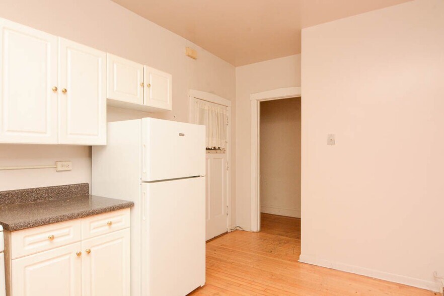 Building Photo - 1033 Dempster St