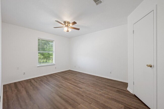 Building Photo - 4601 W Creek Cir