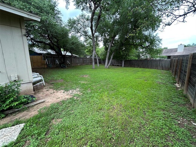 Building Photo - 2114 Lear Ln