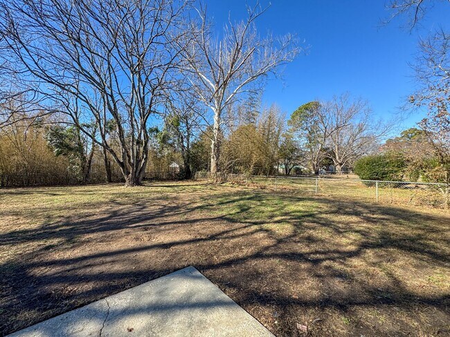 Building Photo - Cute 3 Bed 2 Bath Home in Fayetteville