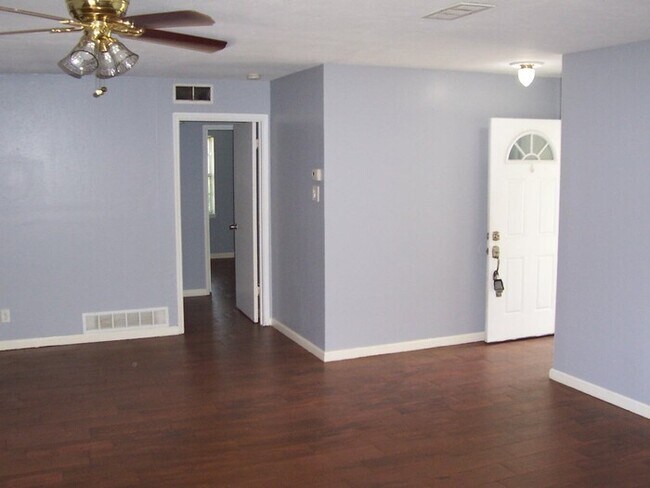 Building Photo - 830 Wateka Way
