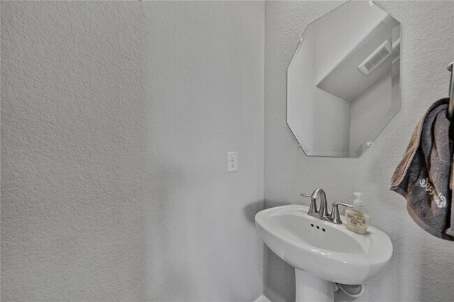 Building Photo - 5003 Brewcastle Ln