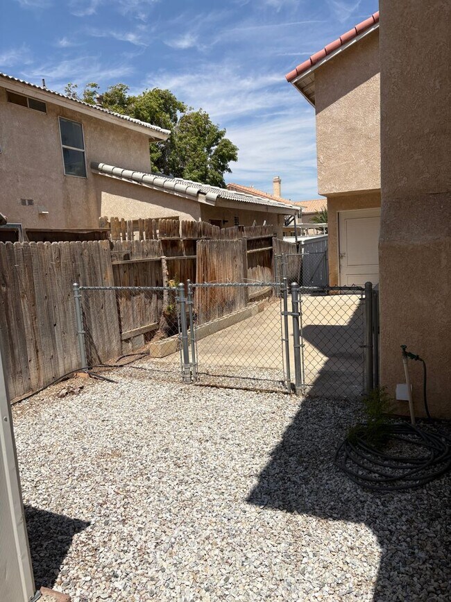 Building Photo - 14333 La Crescenta Ave