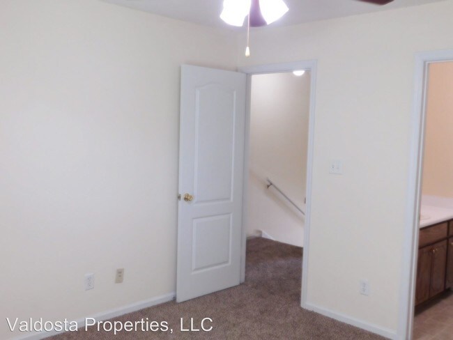 Building Photo - 1533 Woodard St