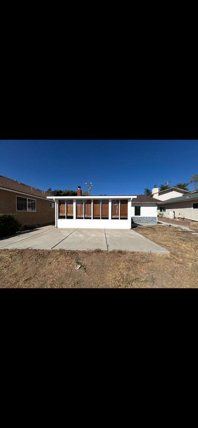 Building Photo - 14971 Elizabeth Lake Rd