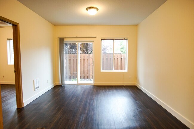 Building Photo - FREE RENT! Bright 1 Bdr w/Open Floorplan, DW & Patio + Cat OK!