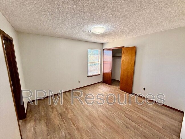 Building Photo - 6012 Gaelic Glen Dr