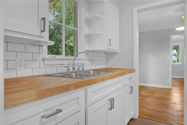 Building Photo - 4805 Chaudron Dr