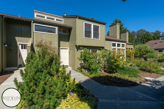 Building Photo - 2705 Subec Ln