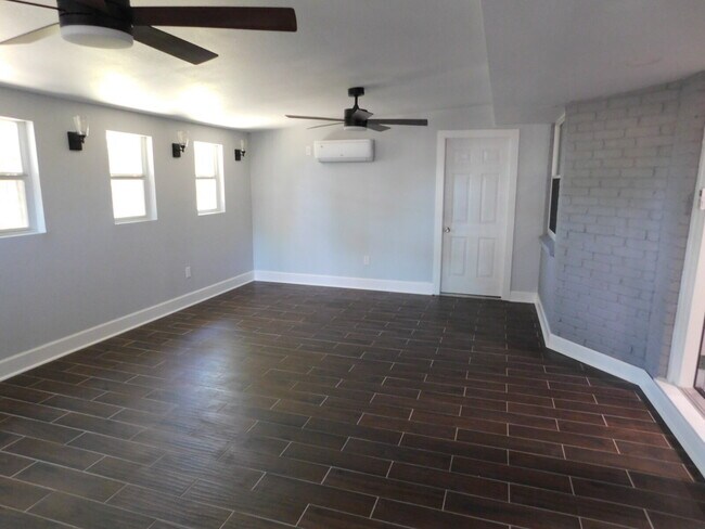 Building Photo - 3606 Lakefield St