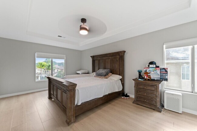 Building Photo - "Charming 4-Bedroom Santa Clarita Home with Fireplace – Spacious 2,623 Sq. Ft. Retreat!"