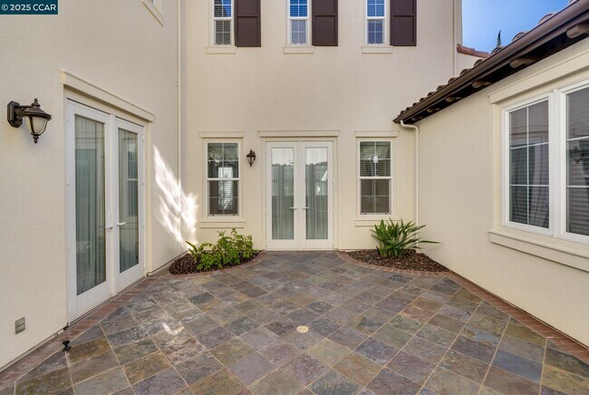 Building Photo - 2240 Britannia Dr