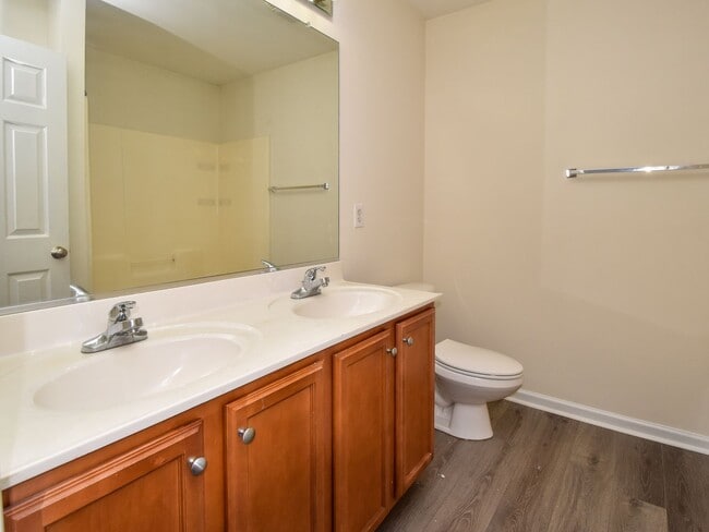 Building Photo - Charming 3-Bedroom Townhome in Prime Winst...