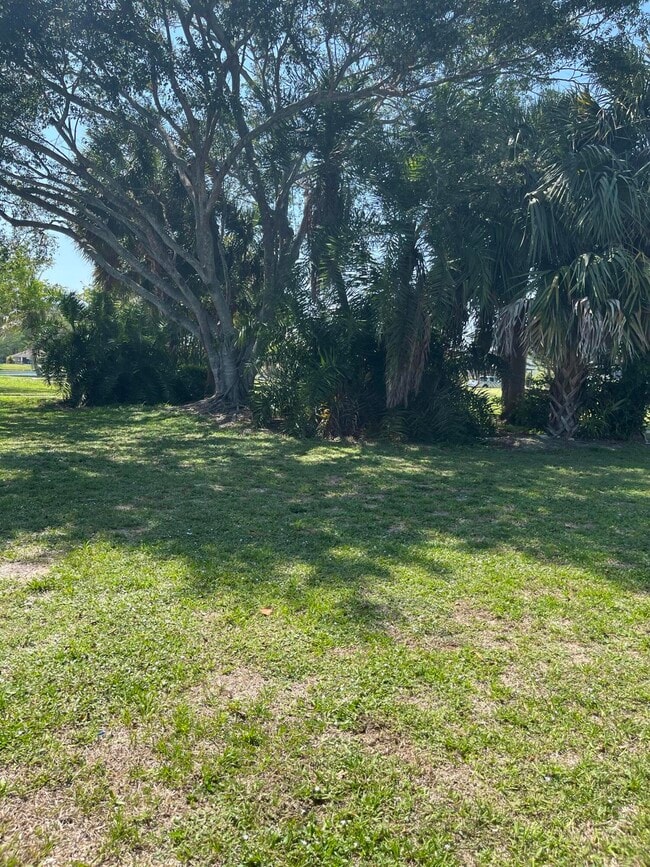 Building Photo - 143 West Ct