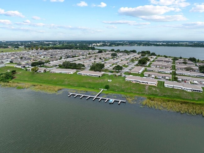 Building Photo - Winter Ridge - End Unit & Canal Front