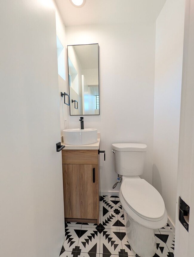 Building Photo - 4260 Laurel Canyon Blvd