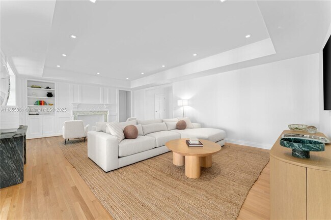 Building Photo - 6675 Roxbury Ln