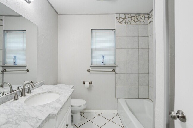 Building Photo - 2621 76th St