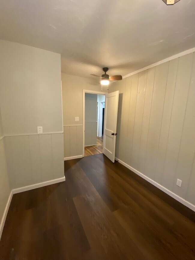 Building Photo - 4207 Wood Ave