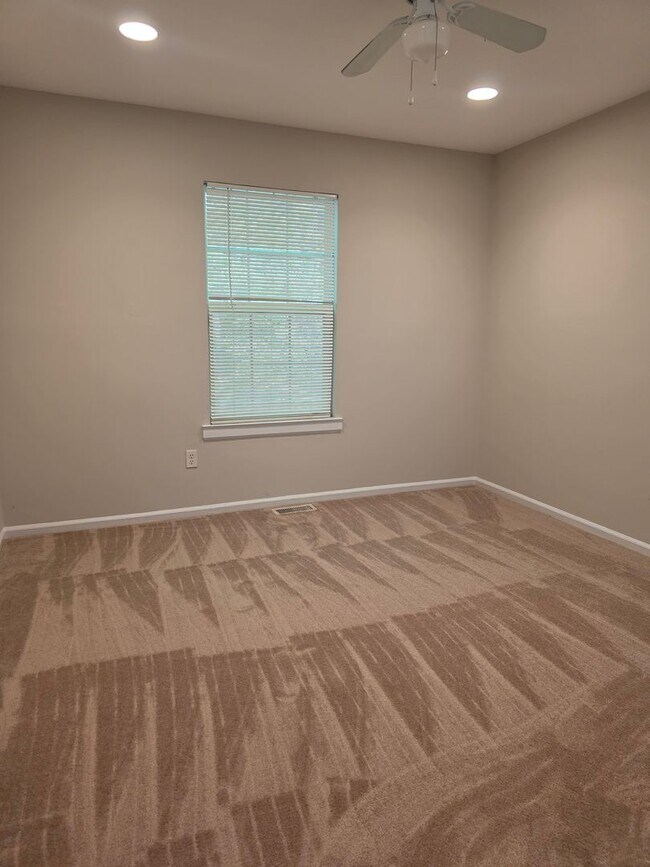 Building Photo - Twin Home in Saddlebrook