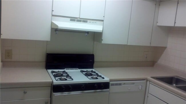 Building Photo - 9410 Quail Meadow Dr