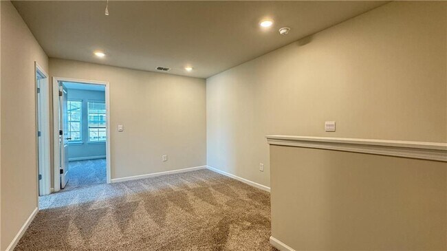 Building Photo - 128 Cedar Ln