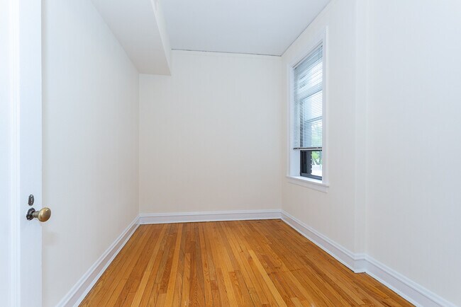 Building Photo - 346 Park Ave