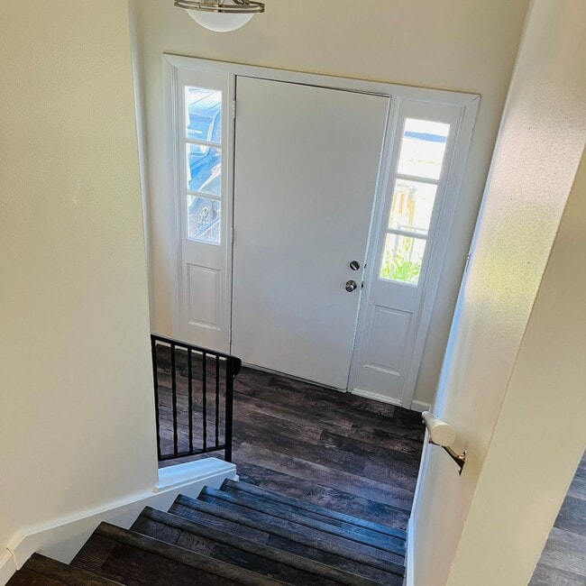 Building Photo - Beautifully remodeled 3 bedroom, 2 bath duplex in Royal Oaks Neighborhood