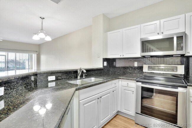 Building Photo - 6527 Catalina Ln