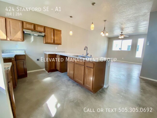 Building Photo - 424 Stanford Dr SE
