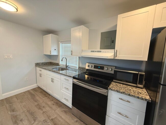 Building Photo - 27 NW 11th Ave