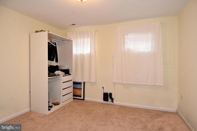 Building Photo - 5449 Grove Ridge Way