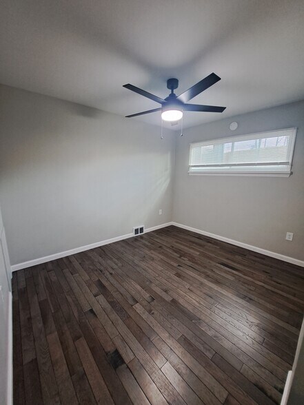 Building Photo - 223 Columbia Dr