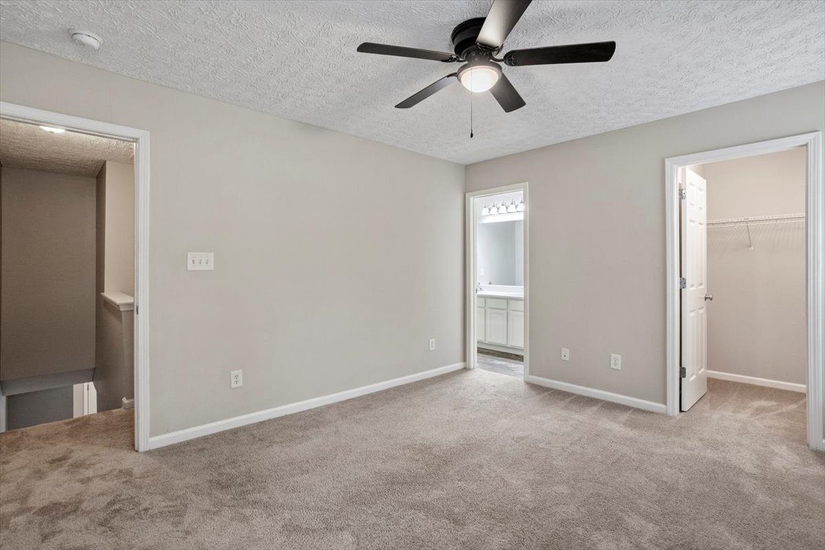 Building Photo - 446 Saint John Dr