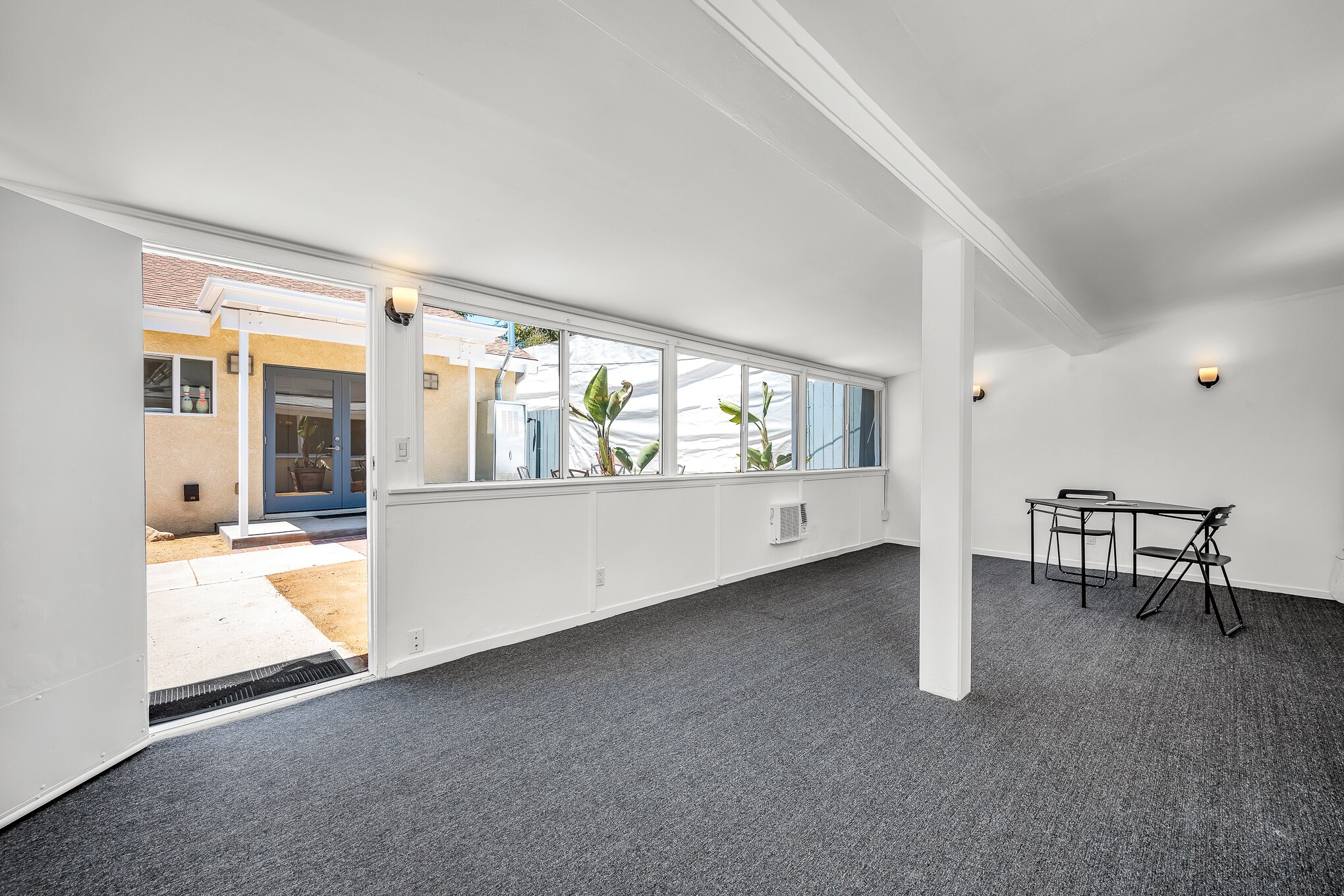 Building Photo - 910 N Hayworth Ave