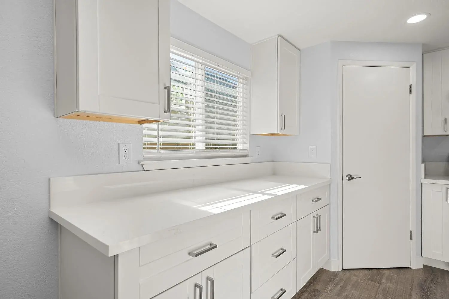 Building Photo - 6643 Laguna Park Dr