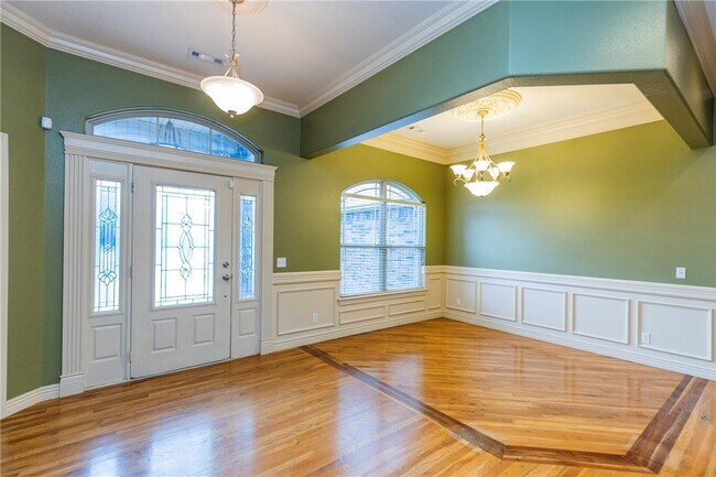 Building Photo - 2308 SW Chinquapin Ave