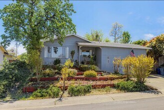 Building Photo - Lake Forest Estates Home Close to Shopping...
