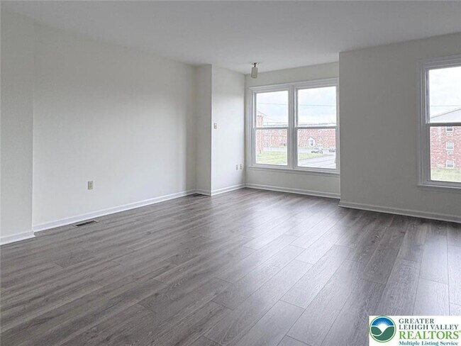 Building Photo - 1217 N Nelson St