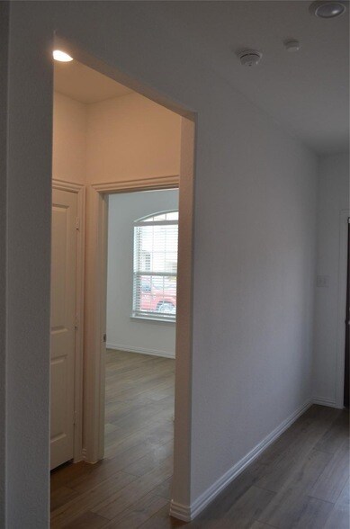 Building Photo - 7924 Lindheimer Ln