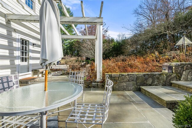 Building Photo - 448 Long Ridge Rd